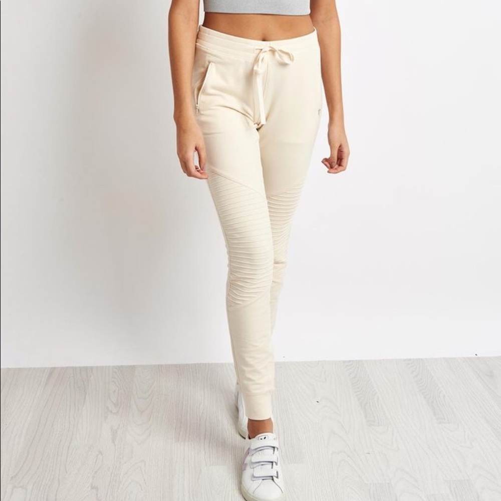NWT Alo Yoga Urban Moto Sweatpant